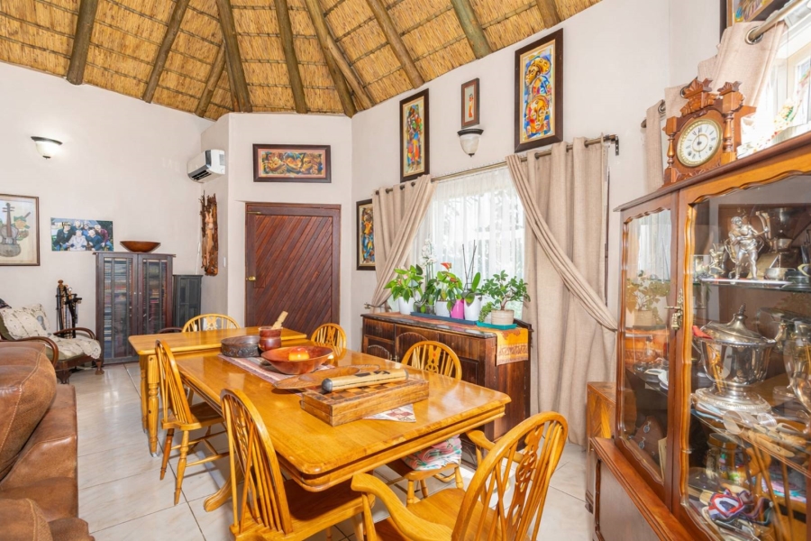 To Let 5 Bedroom Property for Rent in Melodie North West